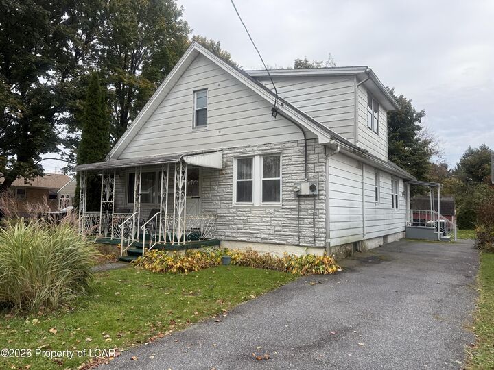 Property Photo:  624 Landmesser Ave  PA 18202 