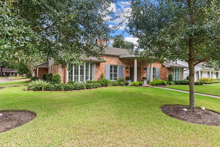 Property Photo:  10052 Lynbrook Drive  TX 77042 