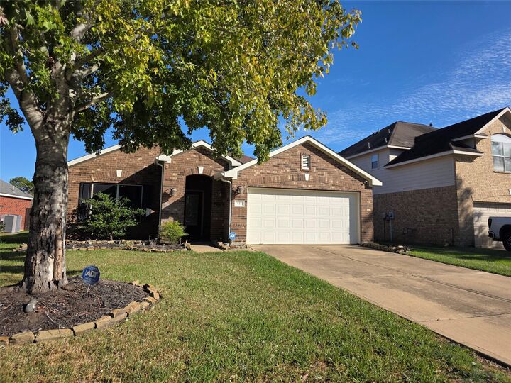 Property Photo:  611 Arbor Green Lane  TX 77469 