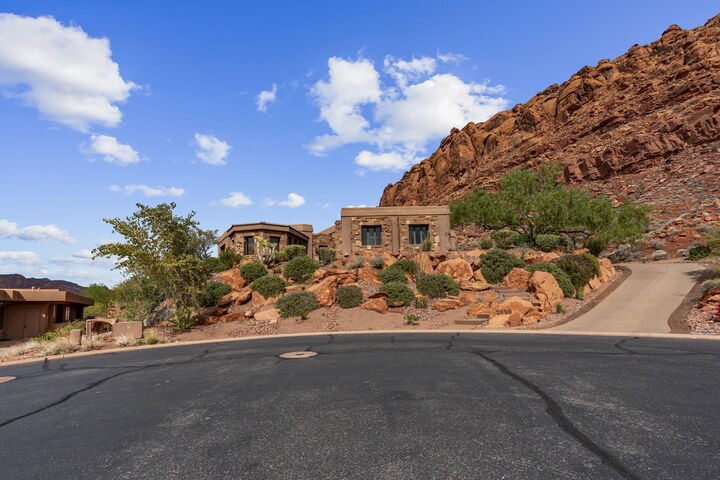 Property Photo:  2938 N Chinle Cir  UT 84770 