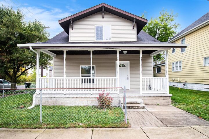 Property Photo:  752 Diamond Avenue  IN 46628-2408 
