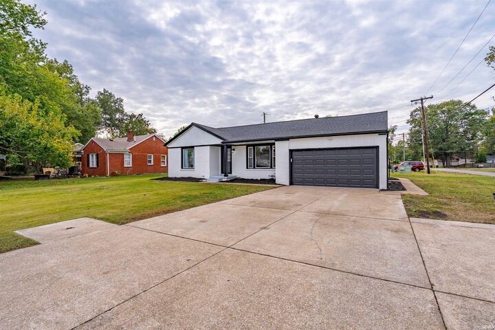 Property Photo:  1901 S Walnut Lane  IN 47714 