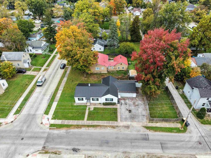 Property Photo: 535 E Sherwood Terrace IN 46806