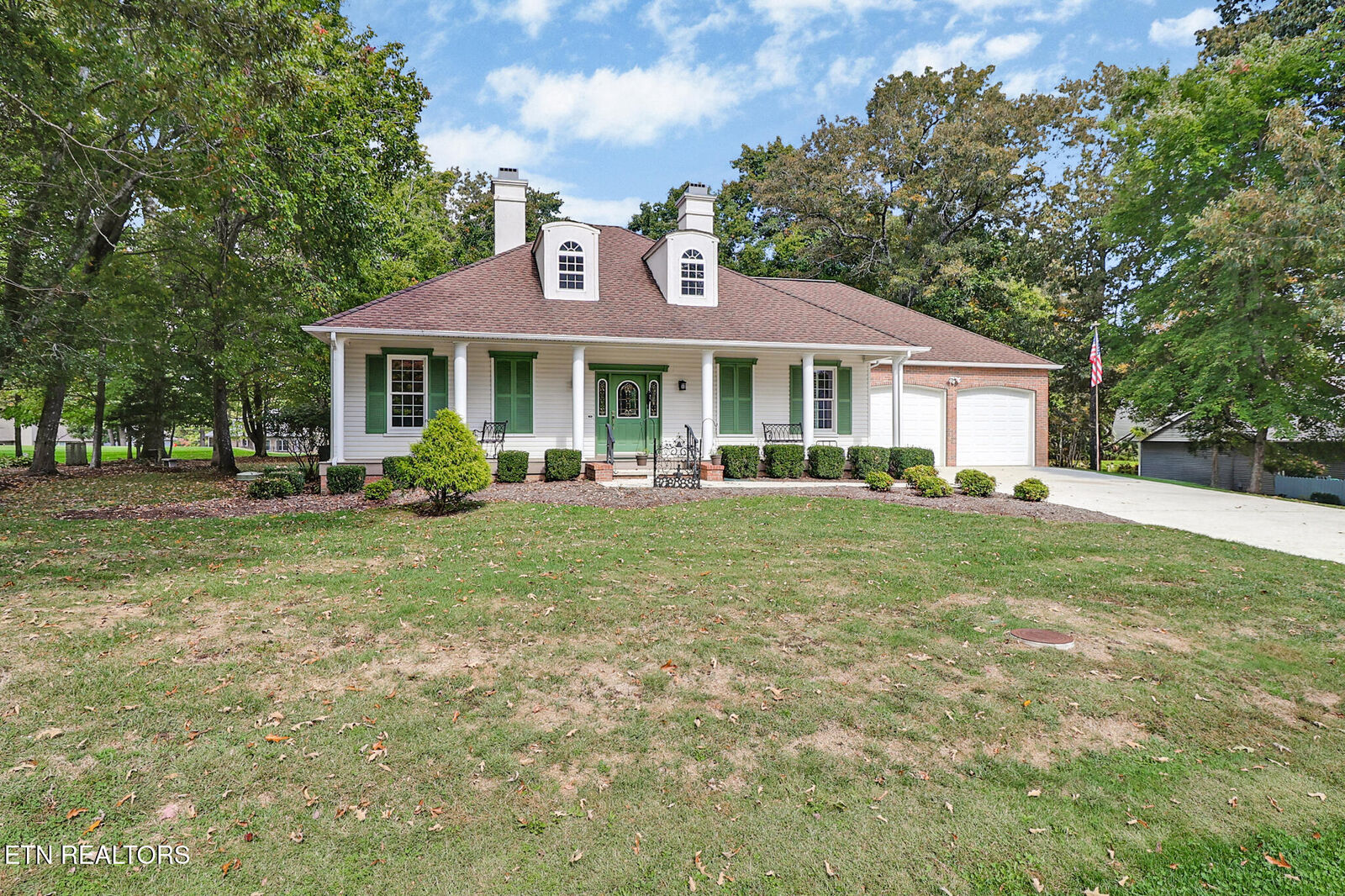 Property Photo:  12 Thames Court  TN 38558 