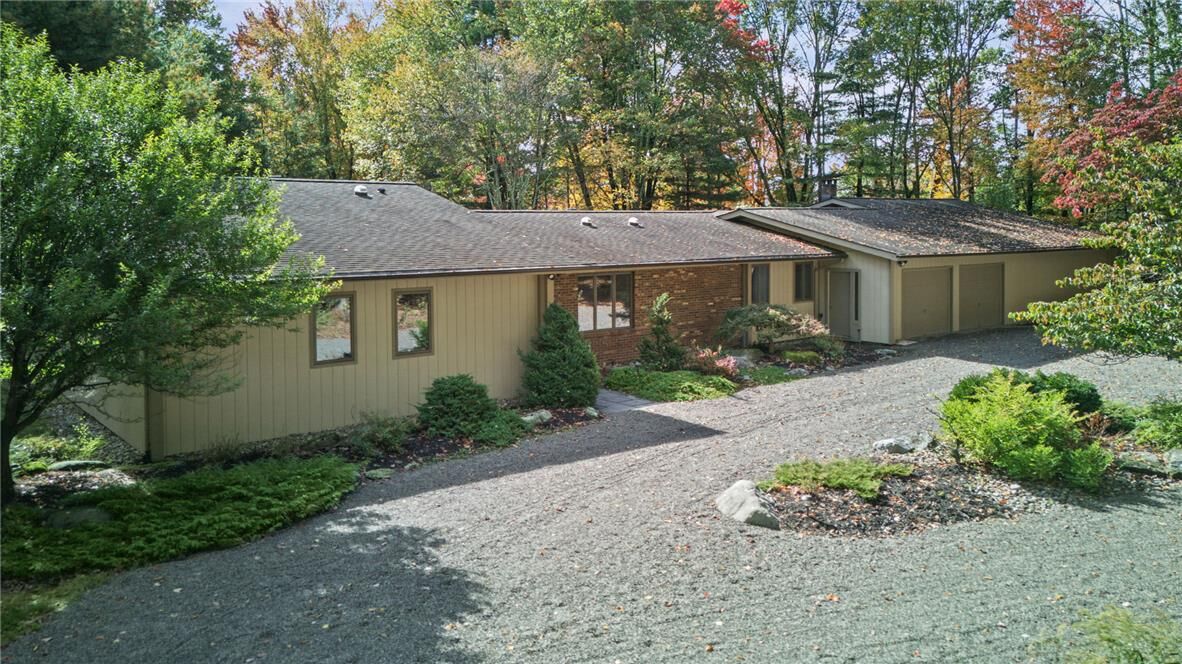 Property Photo:  141 Roosevelt Road  PA 18301 