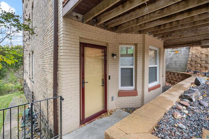 Property Photo:  516 W 5th St 1  MN 55806 