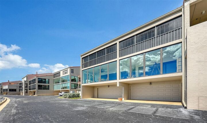 Property Photo:  4533 Bay Club Drive 11  FL 34210 