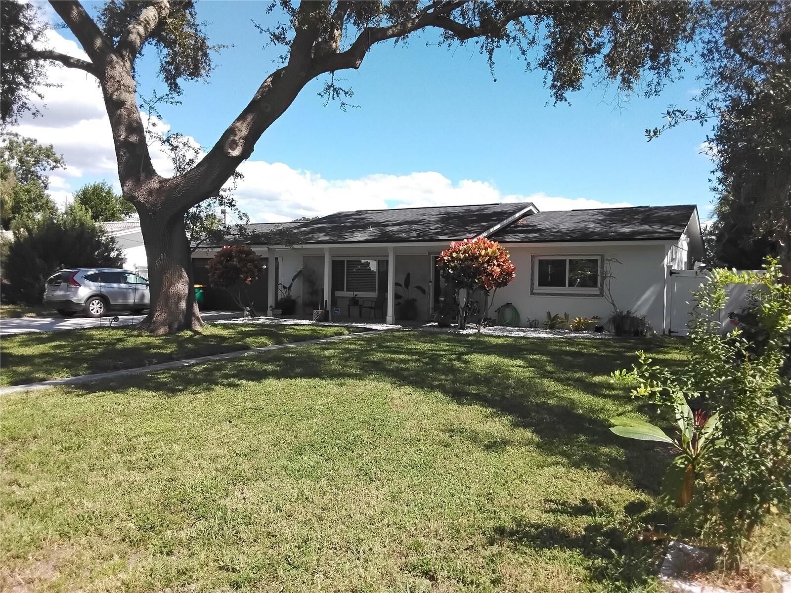 Property Photo:  571 Lentz Road  FL 33770 