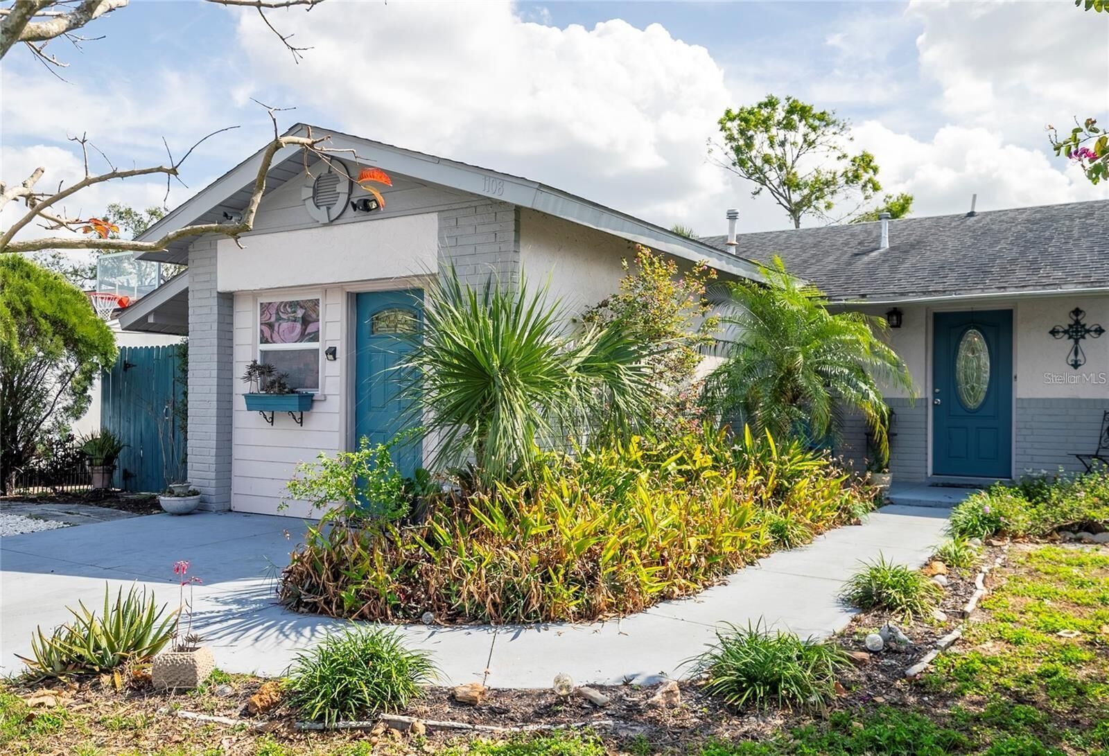 Property Photo: 1108 65th Avenue W FL 34207