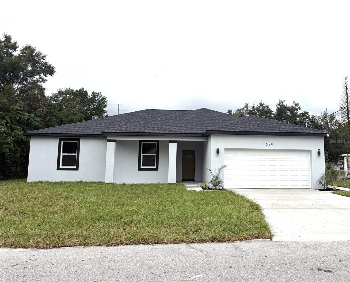 Property Photo: 520 Poinsettia Road FL 33823