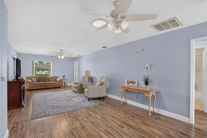 Property Photo:  2017 Hullhouse Drive  FL 33573 