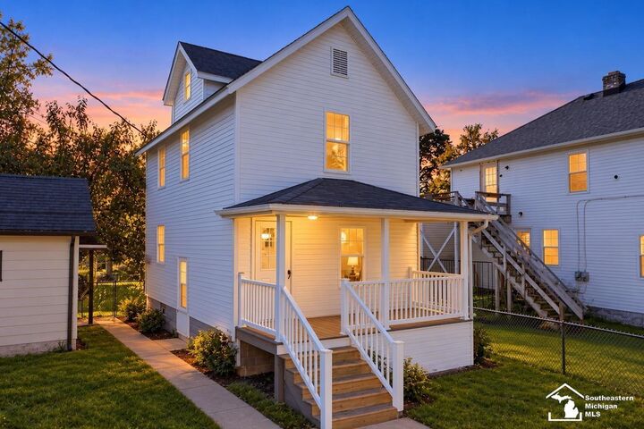 Property Photo:  902 E 8th Street  MI 48161 