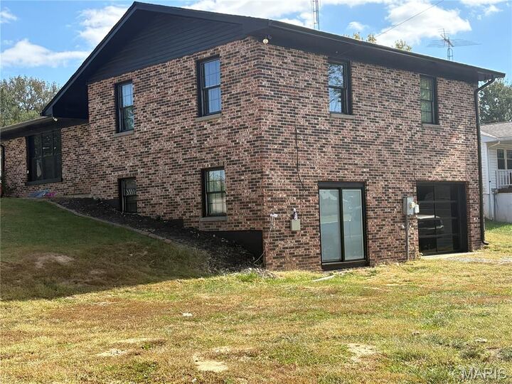 Property Photo:  701 S Ridge Avenue  IL 62288 