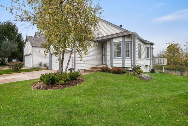 Property Photo: 1418 Garnet Court IL 60031
