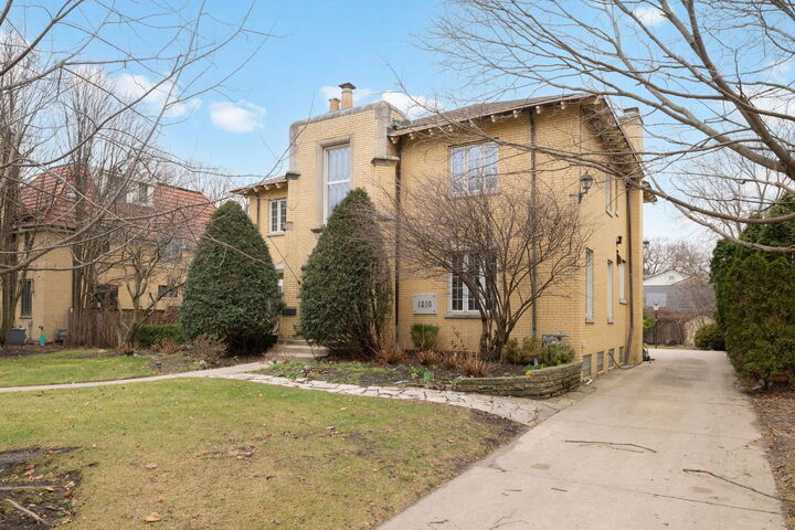 Property Photo: 1210 William Street IL 60305