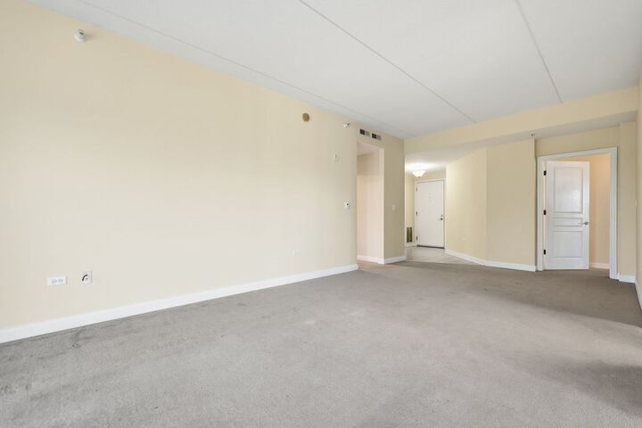 Property Photo:  101 Pointe Drive 203  IL 60062 