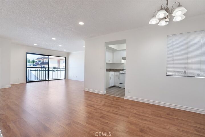 Property Photo:  814 E Windsor Avenue 104  CA 91205 