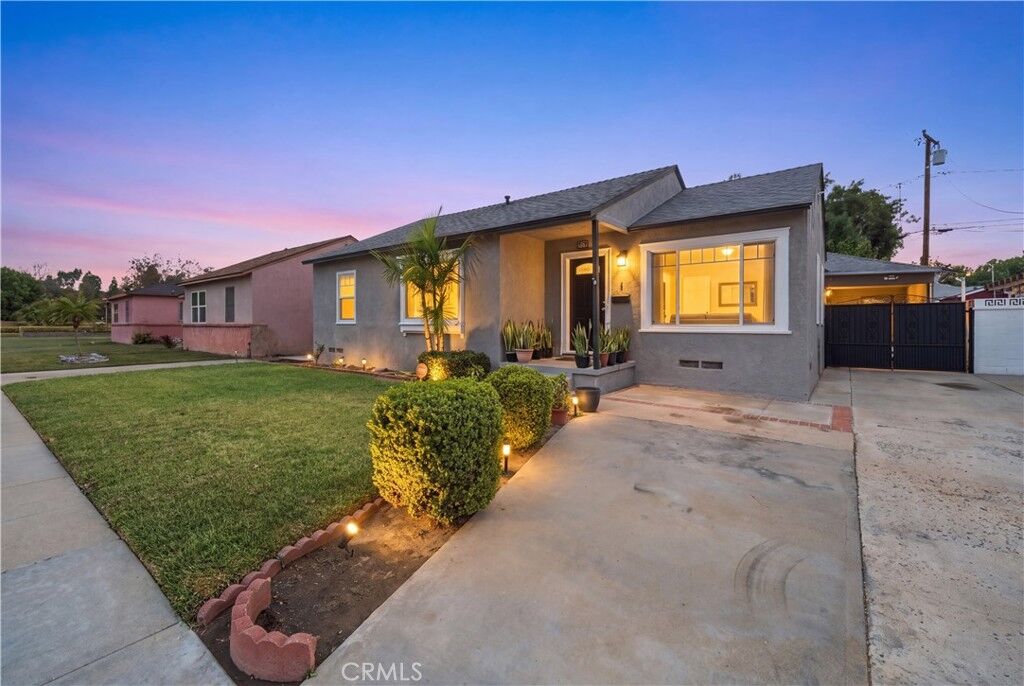 Property Photo:  361 E Harding  CA 90805 