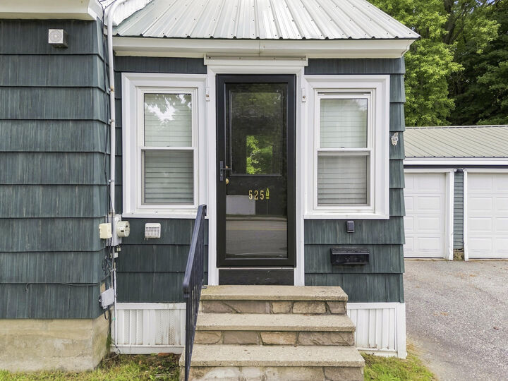 Property Photo:  525 Minot Avenue  ME 04210 