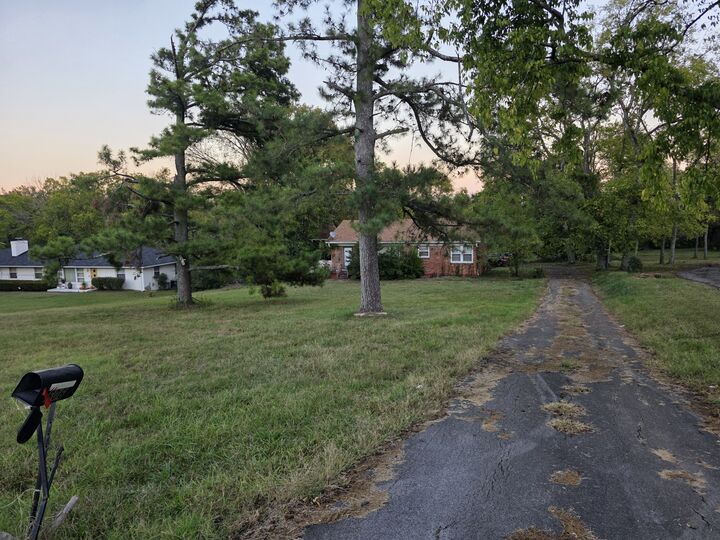 Property Photo:  606 N Graycroft Ave  TN 37115 