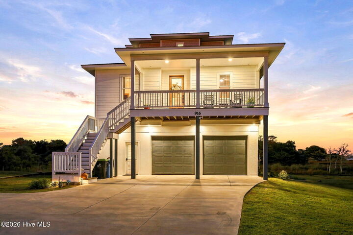 Property Photo: 916 Calamanda Court NC 28557