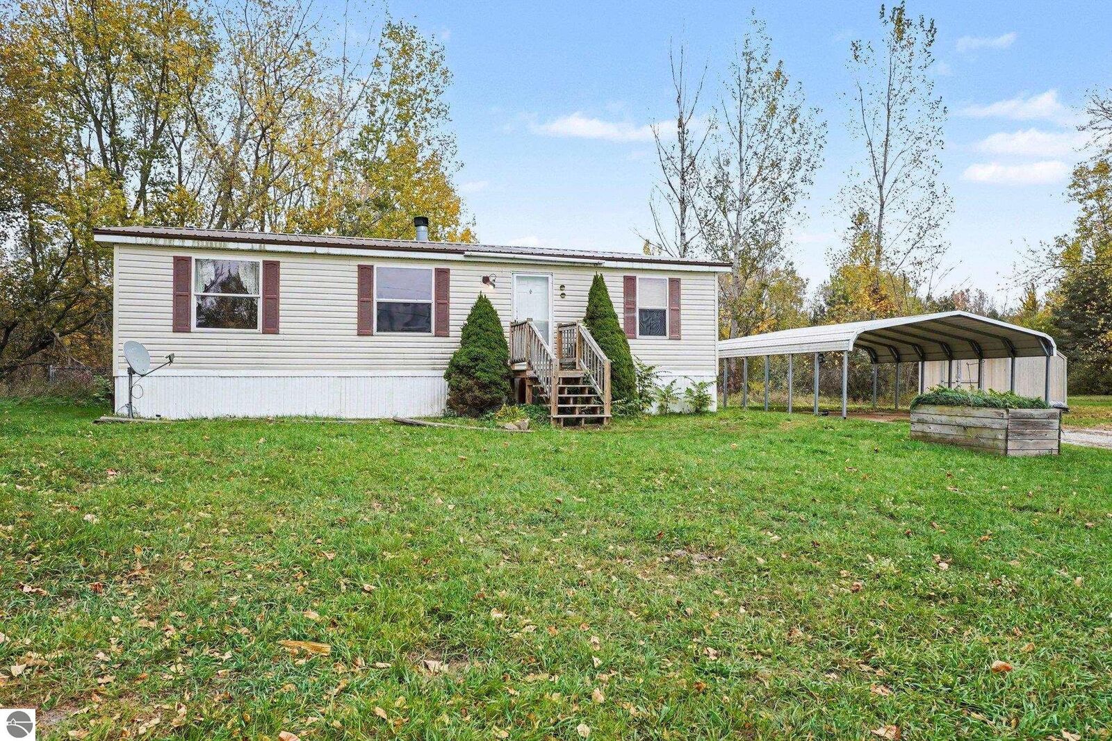 Property Photo: 5176 N State Road MI 48801