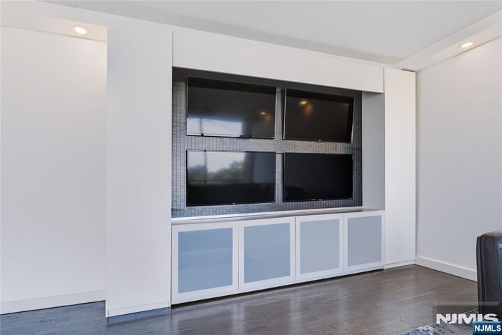 Property Photo:  2 Horizon Road 812  NJ 07024 