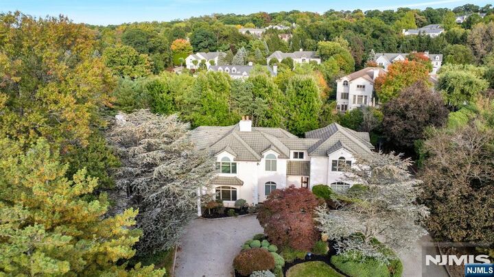 Property Photo:  11 Fairway Court  NJ 07626 