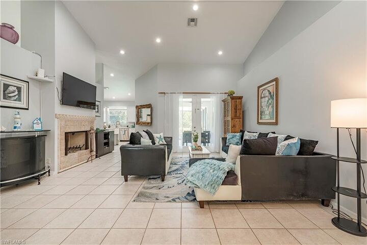 Property Photo: 2358 Kings Lake Blvd FL 34112