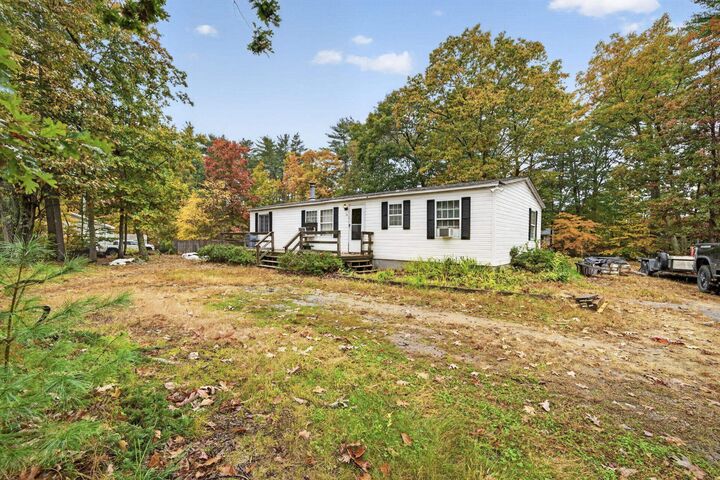 Property Photo:  15 Clover Court  NH 03077 