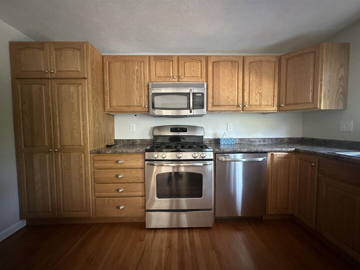 Property Photo:  6 Lochmere Lane  NH 03063 