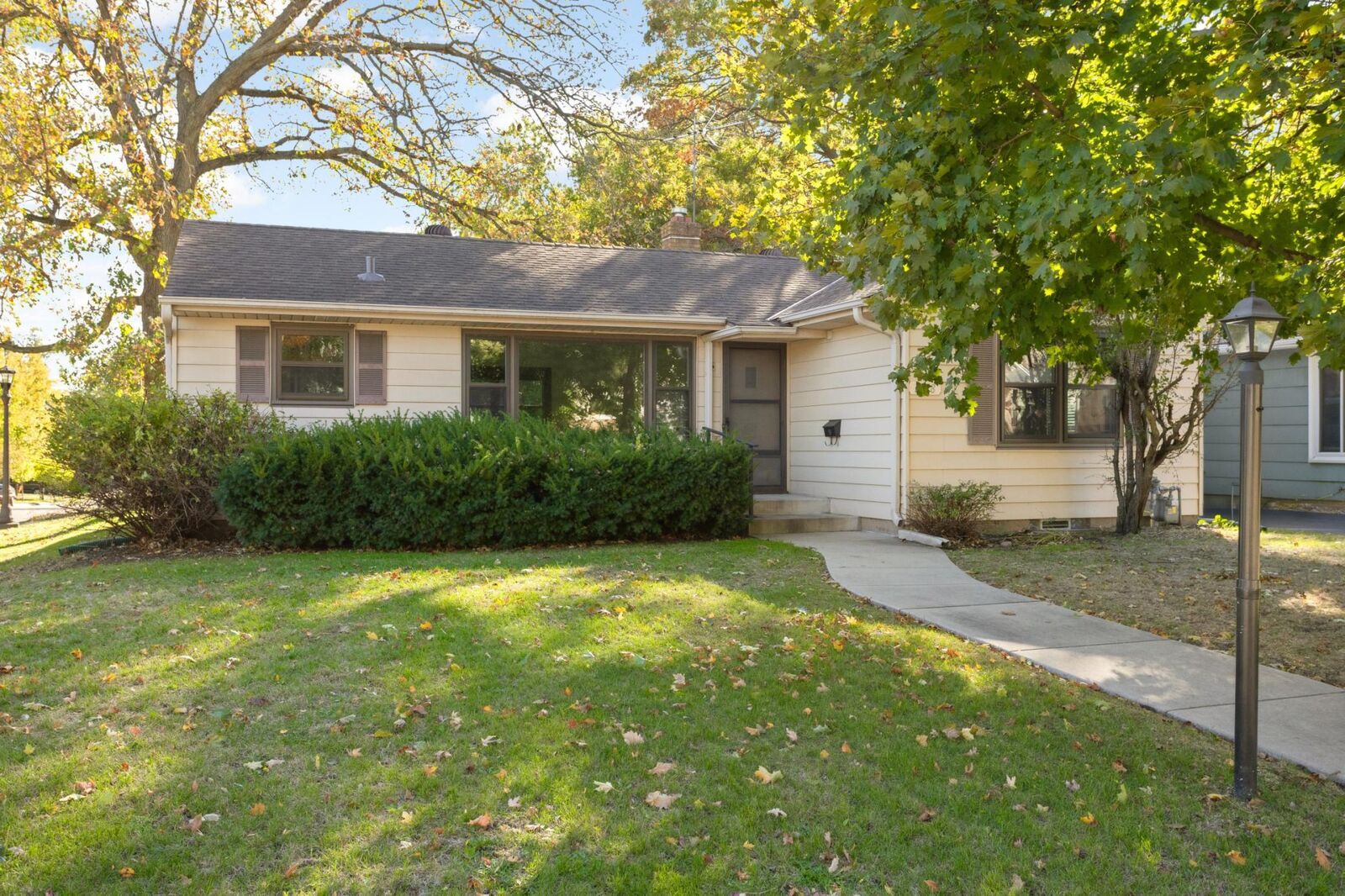 Property Photo:  1208 Hoyt Avenue E  MN 55106 