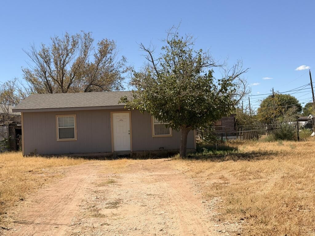Property Photo:  2102 3rd  TX 79763 