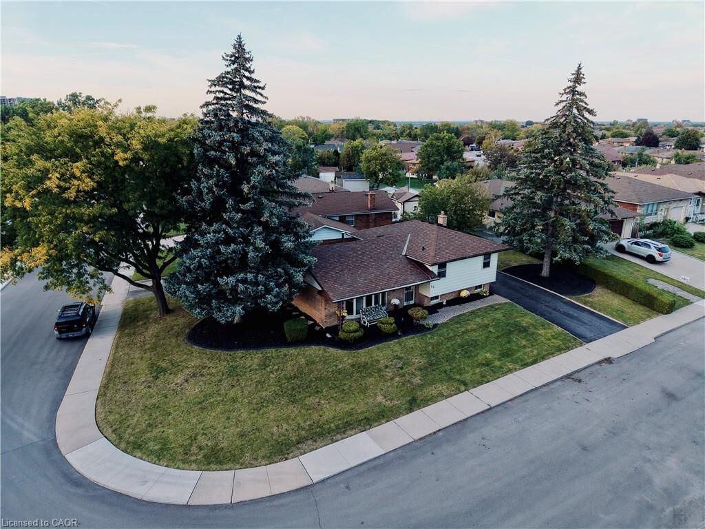 Property Photo:  83 Marcella Crescent  ON L8K 6E9 
