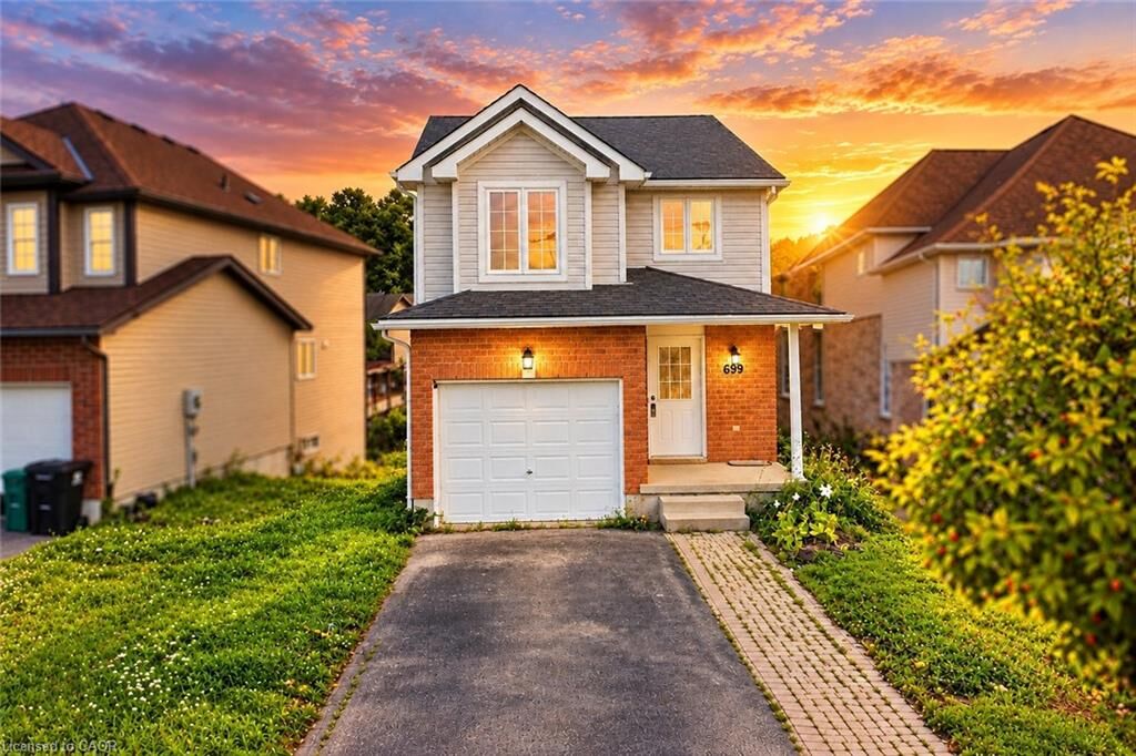 Property Photo:  699 Laurelwood Drive  ON N2V 2T8 