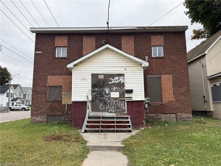 Property Photo:  104 Albert Street E  ON P6A 2J1 