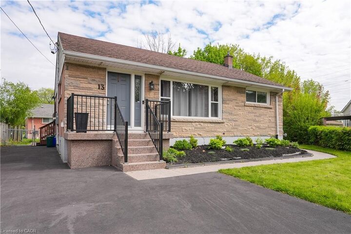 Property Photo:  13 Beaucourt Place Upper  ON L8S 2P8 