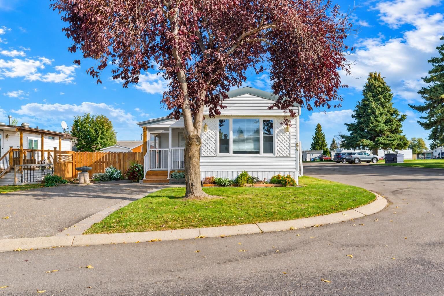 Property Photo:  2248 Southview Drive SE 64  AB T1B 1R3 