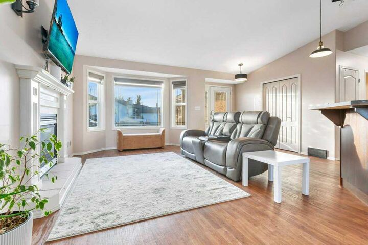Property Photo:  105 Pondside Crescent  AB T4M 0G3 