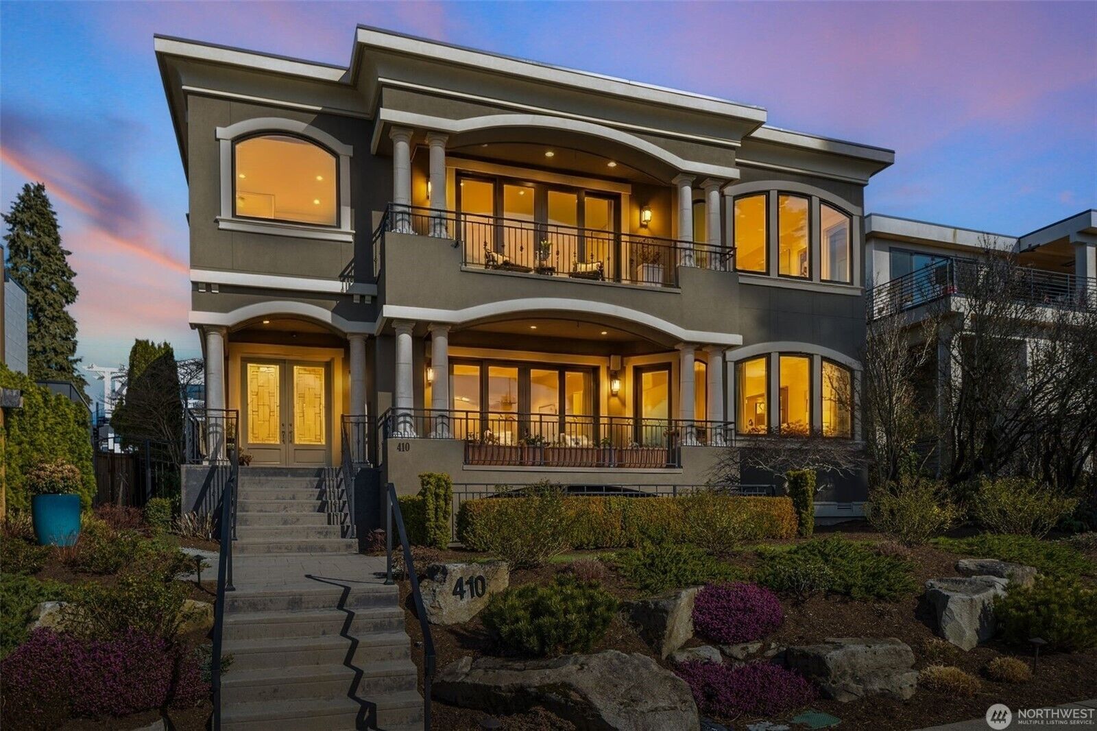 Property Photo:  410  8th Avenue W  WA 98033 