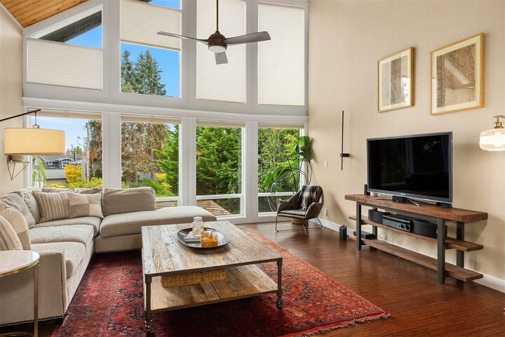 Property Photo: 1542 10th Place N WA 98020