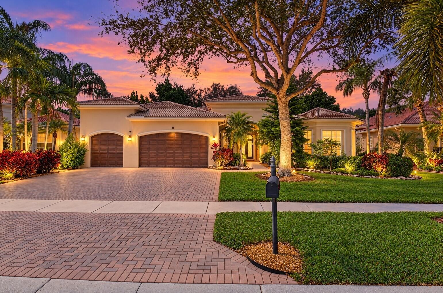 Property Photo:  6940 Balboa Island Court  FL 33446 