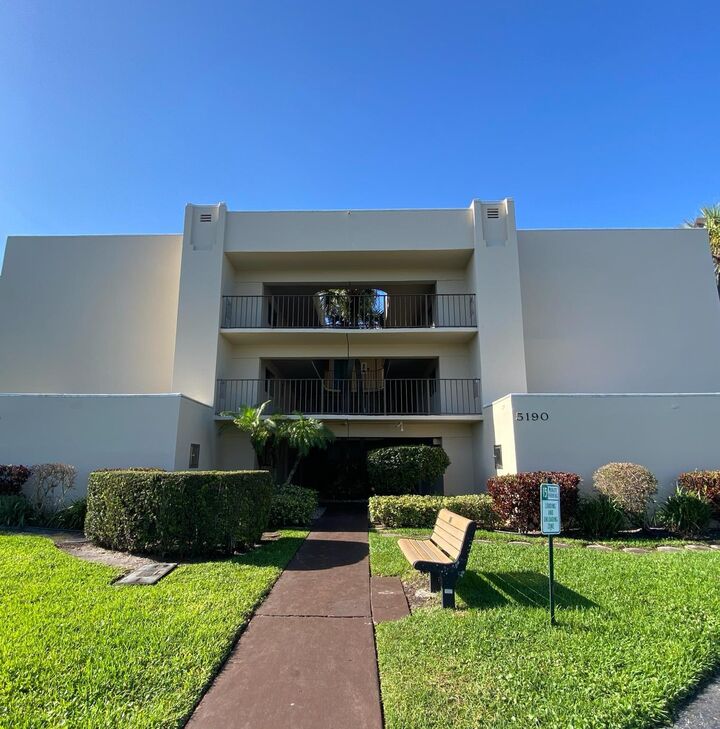 Property Photo:  5190 Las Verdes Circle 314  FL 33484 