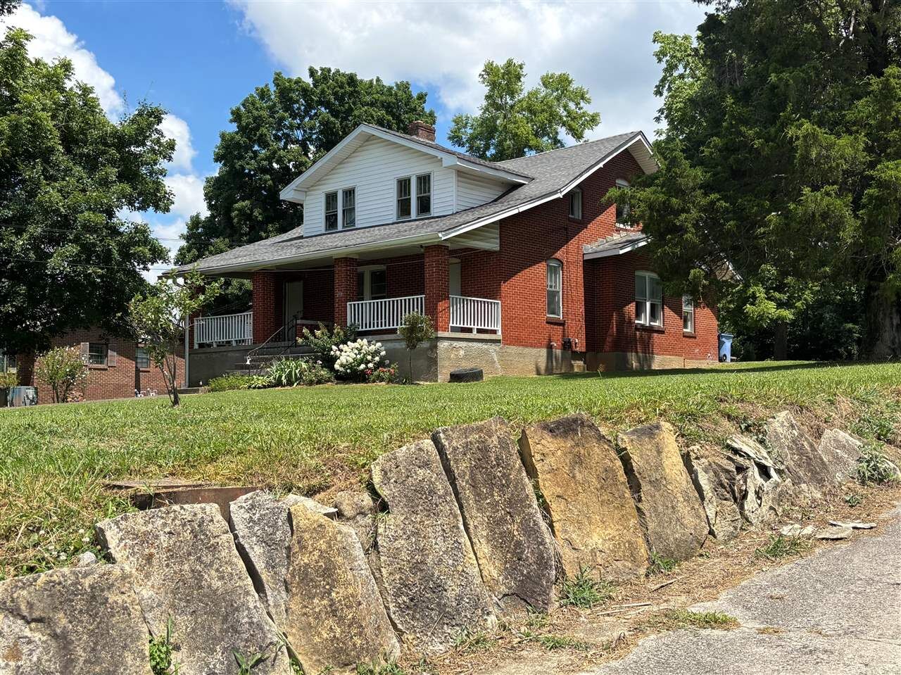 Property Photo: 507/509 E Main Street KY 42141