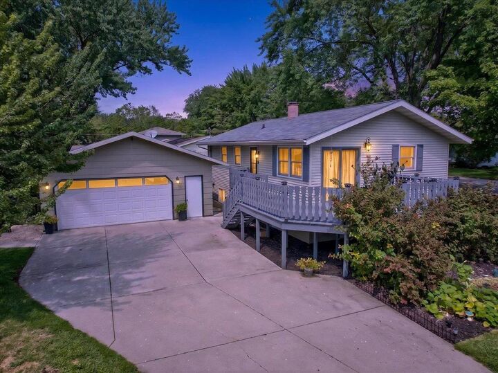 Property Photo: 908 Shirley Street WI 53589