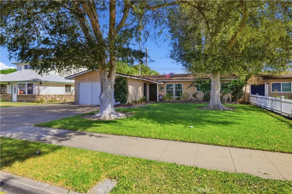 Property Photo:  924 S Hampstead  CA 92802 