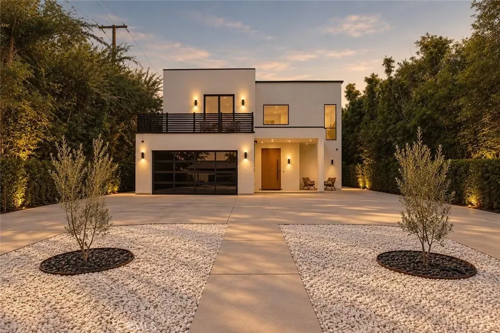 Property Photo:  22816 Erwin  CA 91367 