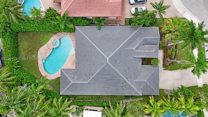 Property Photo:  2390 Pheasant Ln  FL 33327 