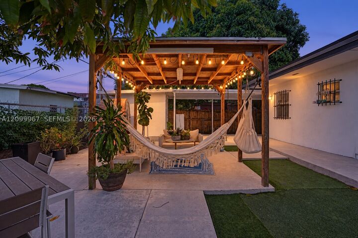 Property Photo:  550 E 10th Ave  FL 33010 