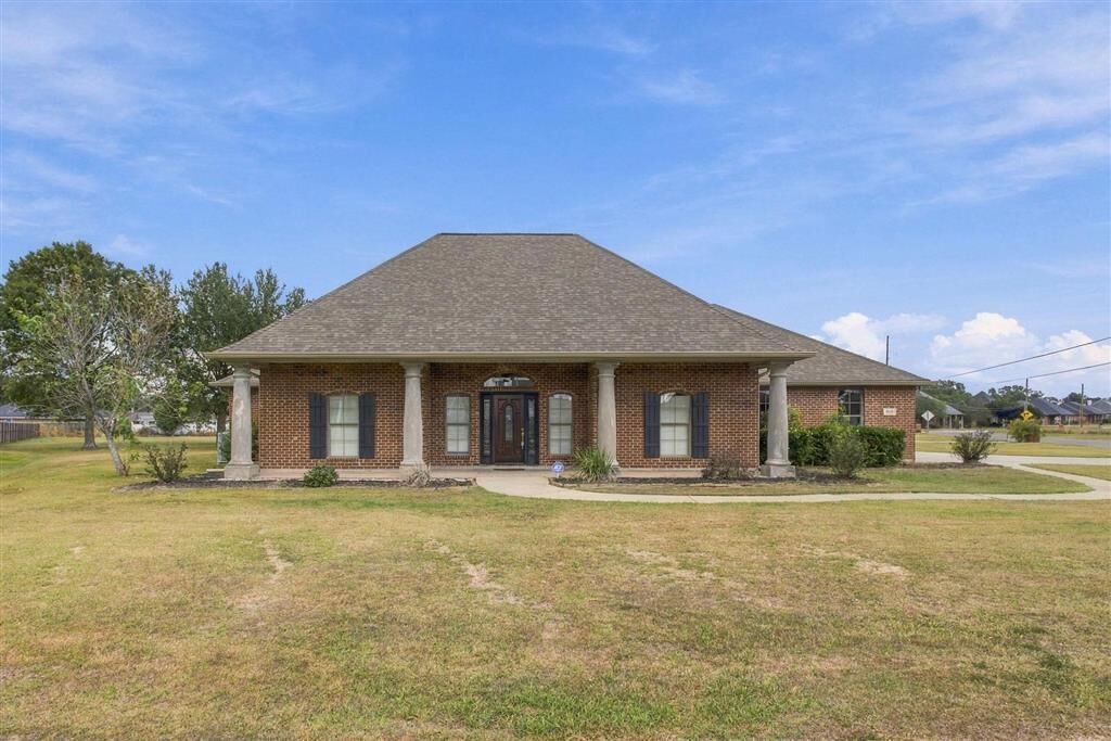 Property Photo: 936 N Kade Lane N LA 70605